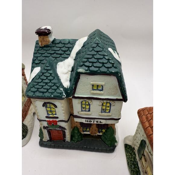 Christmas Village Figurines Unbranded 3” X 2.5” X 3” Four‎ Piece - Picture 4 of 16